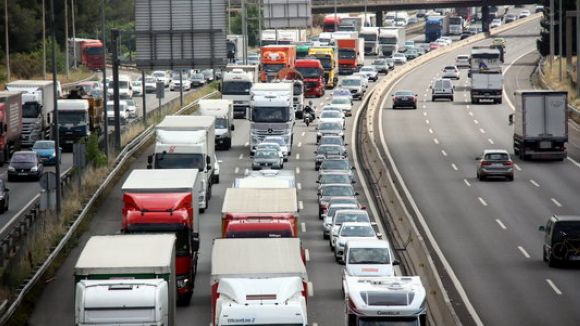 Normalitat a l'AP7 després del xoc de dos camions que ha provocat més de cinc hores de retencions