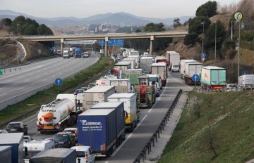Normalitzada la circulació a la B30 i l'AP7 després de l'accident entre un camió i un turisme