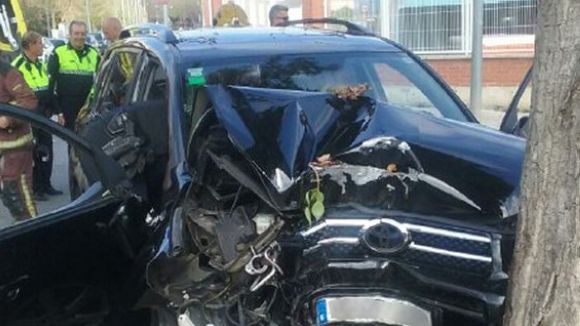 Dos ferits lleus en un xoc d'un cotxe contra un arbre a la rambla Torrent del  Xandri