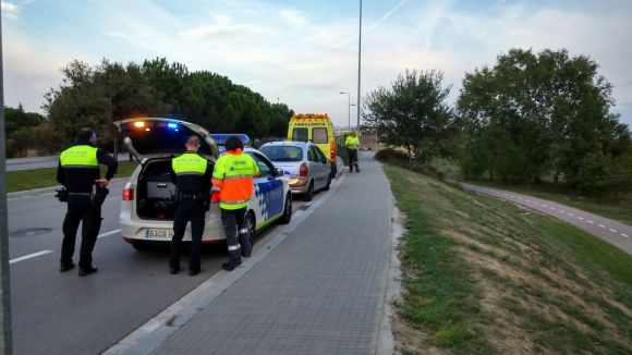 Un cotxe xoca contra un fanal a la Guinardera