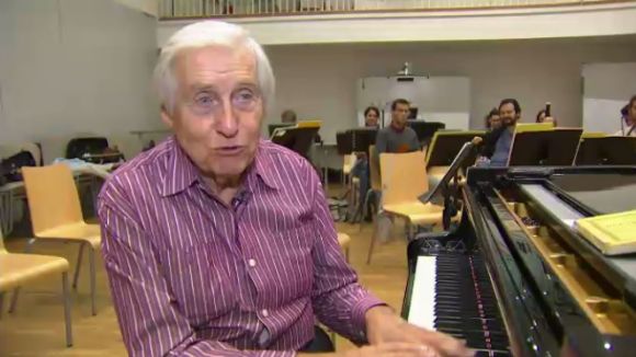 Joaquín Achúcarro assaja a l'Escola de Música Victòria dels Àngels