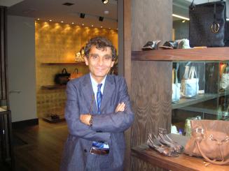 Alt: Adolfo Domínguez inaugura en persona la nova botiga a Sant Cugat