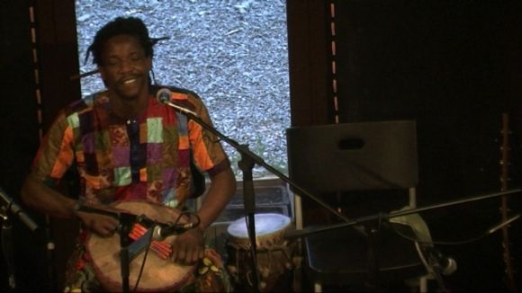 Afro Alamuta transporta el públic del MUT al cor de l'Àfrica Occidental