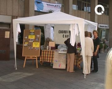 Alt: L'Associació de Familiars de malalts d'Alzheimer ofereix un curs d'higiene bucal