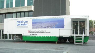 Una mostra itinerant explica com combatre la contaminació de l'aire