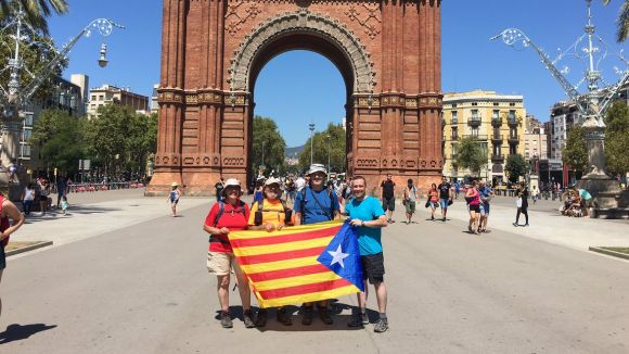 L'ANC i Òmnium Sant Cugat assagen la caminada fins a Barcelona per a la Diada