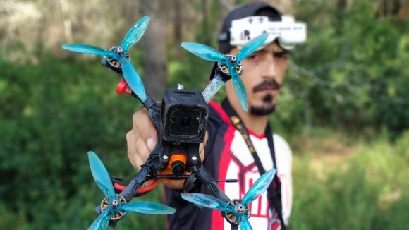 Coneix el primer pilot de drons de competició de Sant Cugat
