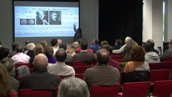 L'AASCV apropa les ciències de la llum amb activitats per a tots els públics