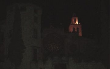 Alt: Sant Cugat apaga el seu edifici més emblemàtic per donar suport a 'L'hora del planeta'