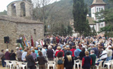 Milers de persones participen en un Aplec de Sant Medir marcat per la inauguració de la Font del Miracle