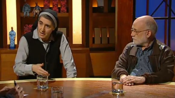 Alt: El projecte d'Arcadi Oliveres i Teresa Forcades ja suma 25.000 adhesions