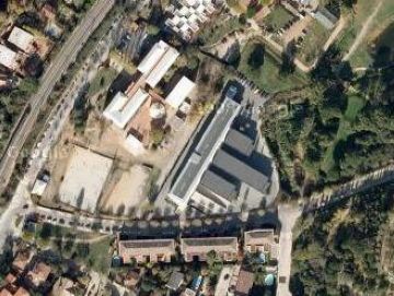 L'EMD arregla la deteriorada pista poliesportiva de l'IES Arnau Cadell