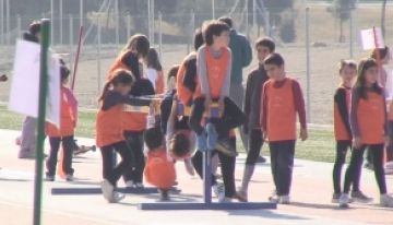 Els més joves aprenen les nocions bàsiques de l'atletisme a la Guinardera