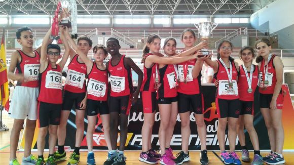 El femení del Joan Maragall guanya el campionat estatal de 'Jugando al Atletismo'