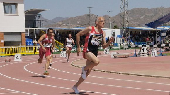 Manel González guanya l'or de l'Estatal Veterà d'indoor amb una marca de 54,88