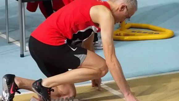 L'atleta veterà Manel González estableix un nou rècord estatal en els 400 metres