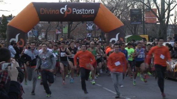 Els corredors des del quart al 25è lloc de la Sant Silvestre, premiats a l'Ajuntament