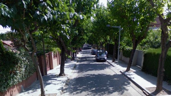 Un tram de l'avinguda de Madrid queda tallat al trànsit per obres d'asfaltat