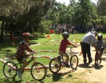 Esport a l'aire lluire i jocs tradicionals per als més petits a l'Aventura al Parc Central