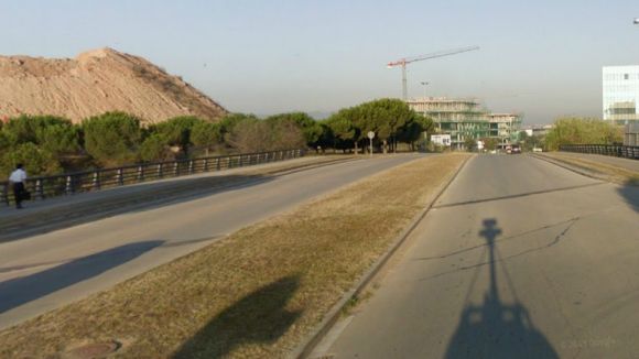 El pont de l'avinguda de la Generalitat que travessa la C-16 s'asfalta avui