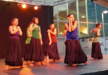 El Cos de Dansa Esbart dóna vida a les lletres i poemes de Montllor i Gil amb 'Ballant prosa'