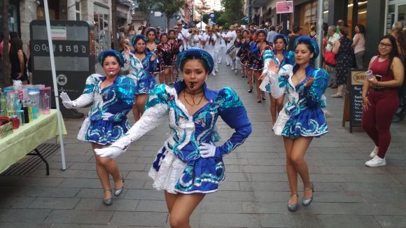 Alt: Bolívia exhibeix ritmes i cultura a Sant Cugat amb la rua de balls tradicionals