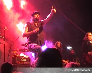 El rock omple el parc Ramon Barnils amb The Bon Scott Band i els Apache