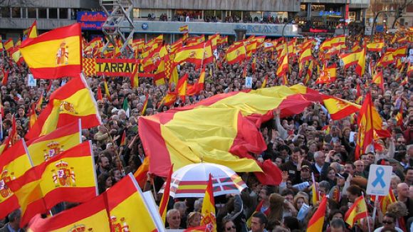 Carmen Leal: 'Els ajuntaments han de regalar banderes espanyoles'