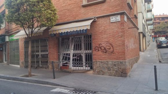 El bar La Esquinita del carrer de Martorell pateix un robatori de matinada