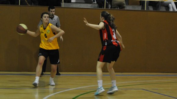 Laura Ponce i Mònica Font, fitxatges de la UESC de bàsquet