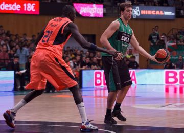 Llovet: 'Estic molt satisfet pel meu primer contracte professional amb el Joventut'