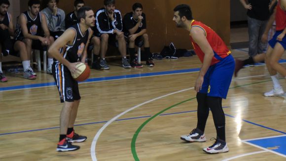 El Qbasket Sant Cugat manté el tipus durant tres quarts contra el líder, el Martinenc