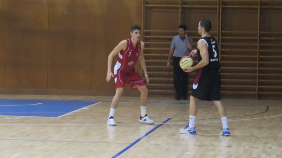 La UESC es disfressa de matagegants i supera el fins ara líder invicte, el SESE