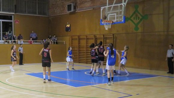 La UESC femenina suma cinc triomfs de sis possibles i colidera el grup