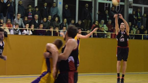 La UESC masculina mostra irregularitat i cau a la pista del CB Granollers