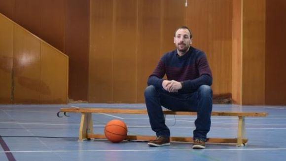 Xavi Costa agafa les regnes de la UESC femenina B