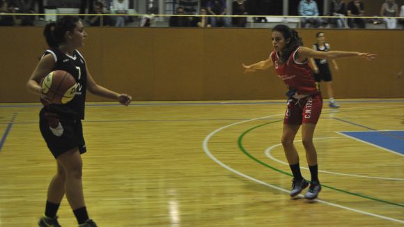 La UESC femenina perd amb el Boet Mataró i diu pràcticament adéu a la permanència directa