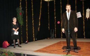 Alt: El Casal d'Avis de Valldoreix reuneix més de 300 persones al berenar de Nadal