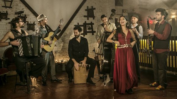 El Cicle de Concerts del Castell de Canals arrenca amb la Barcelona Gipsy balKan Orchestra