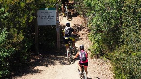 L'Ajuntament multarà els ciclistes que no respectin les normes de circulació al Parc Natural de Collserola