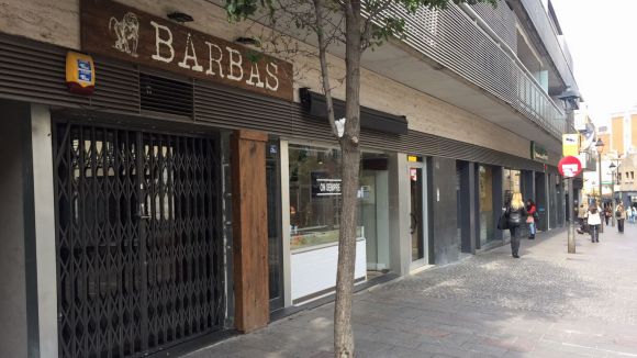 Roben a la botiga Barbas del carrer de Valldoreix aprofitant una distracció