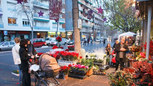 Els comerços poden aixecar la persiana aquest diumenge