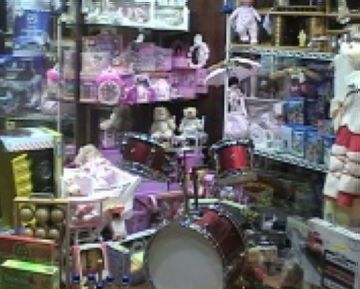 Els comerços obren majoritàriament el dia 8 però opten per tancar persianes dilluns, festivitat de la Puríssima