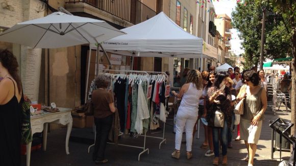 120 comerços apropen les seves ofertes amb la Botiga al Carrer