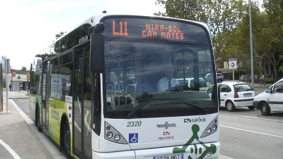 Els autobusos urbans redueixen el servei durant l'agost