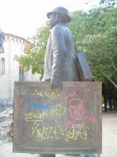 L'Ajuntament estudia traslladar l'estàtua de Cabanas per evitar més bretolades