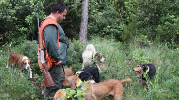 Els caçadors amenacen amb escurçar la temporada si l'administració no els fa costat