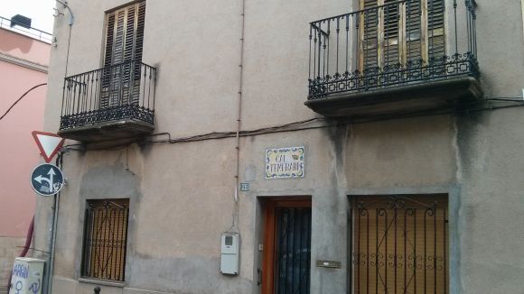 Cal Temerari organitza una jornada lúdica i familiar per pintar la seva façana