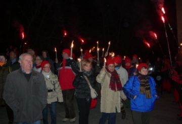 Alt: El Camí de Justícia ambienta amb brou calent, Diables i 'Pedra i Sang' la seva 6a edició