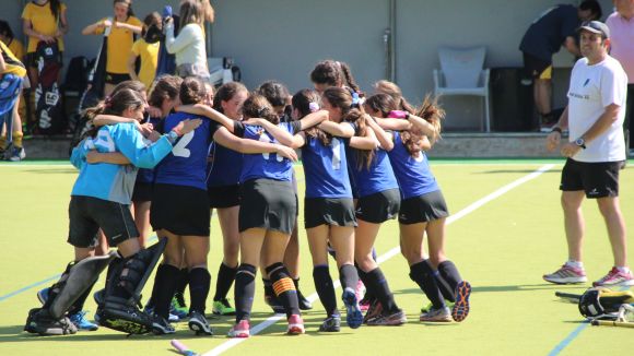 L'infantil femení del Junior d'hoquei herba aconsegueix el triplet